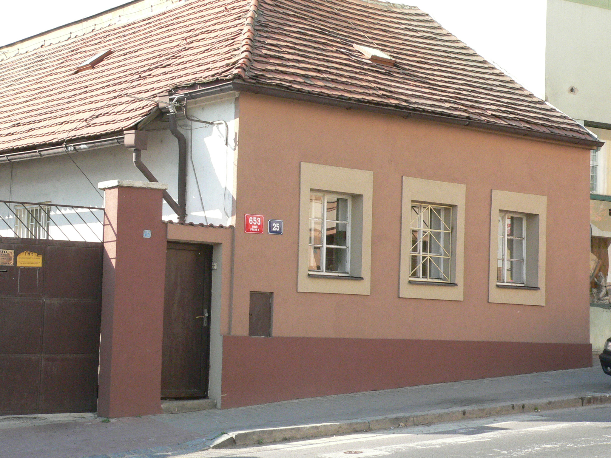 Zateplení uliční stěny RD Davídkova, Praha